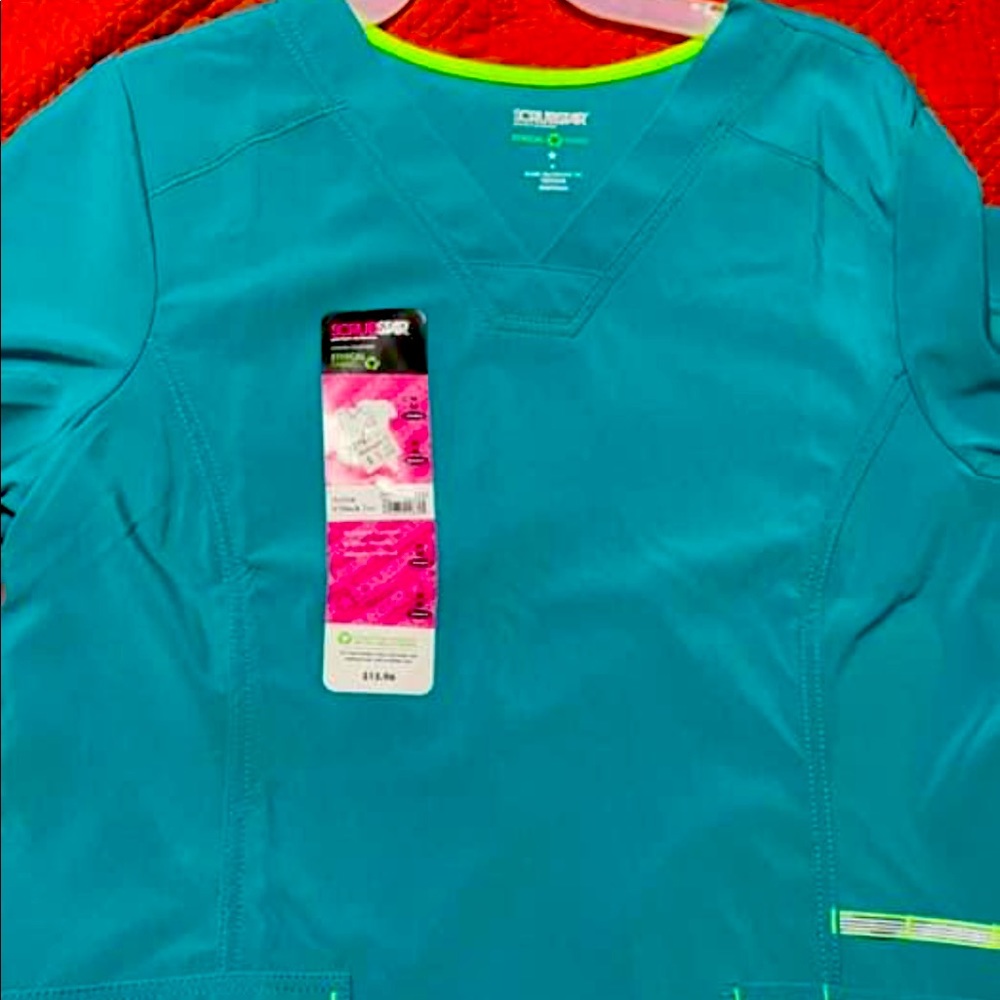 Scrubstar top NWT